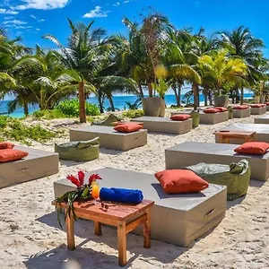 Отель Mia Beachfront - Ocean View And Club